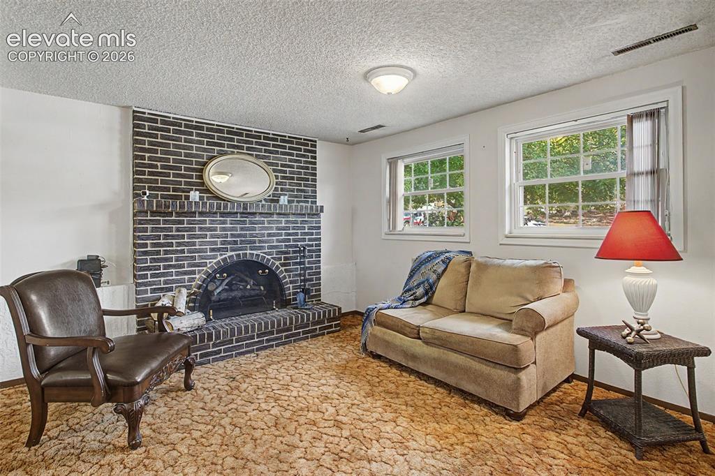 Image 10 of 15: Family Room