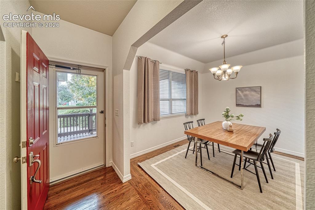 Image 16 of 44: Dining Area