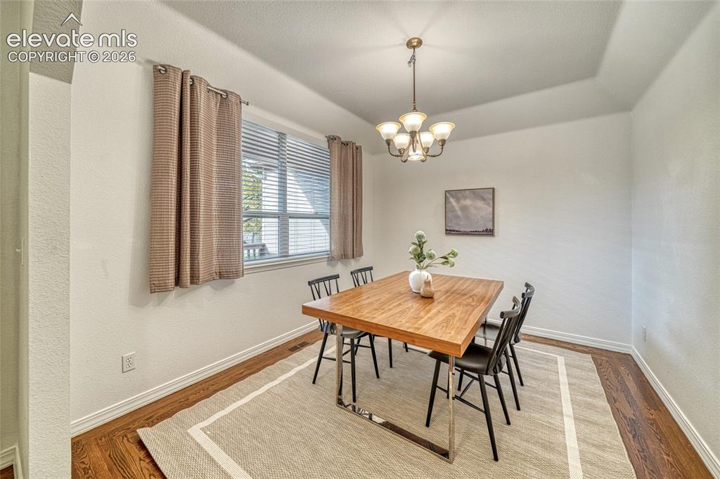 Image 17 of 44: Dining Area