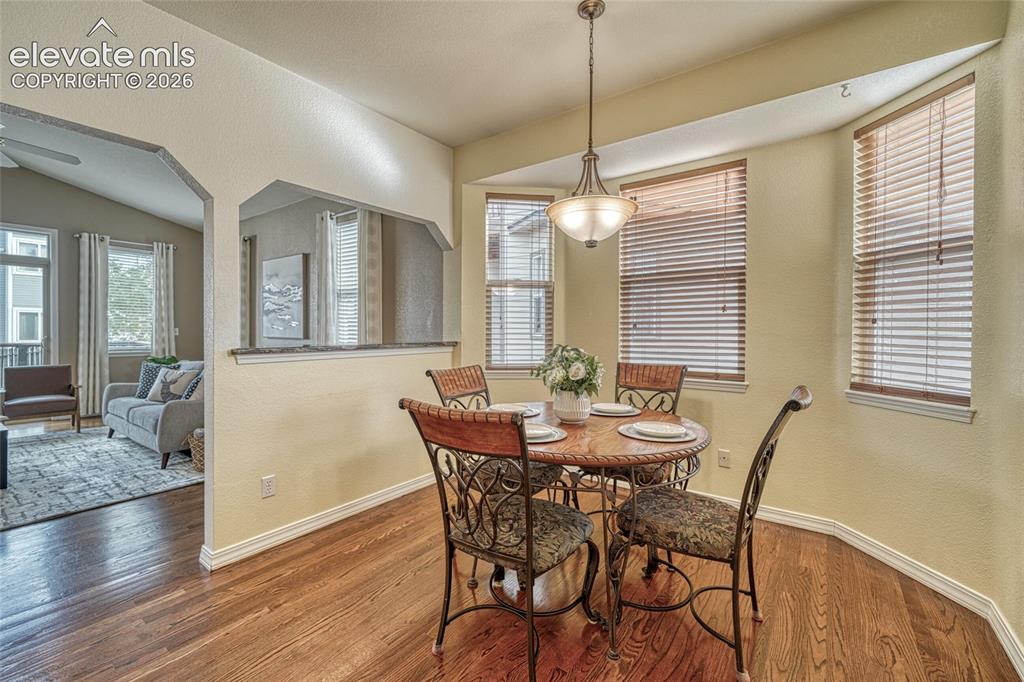 Image 21 of 44: Dining Area