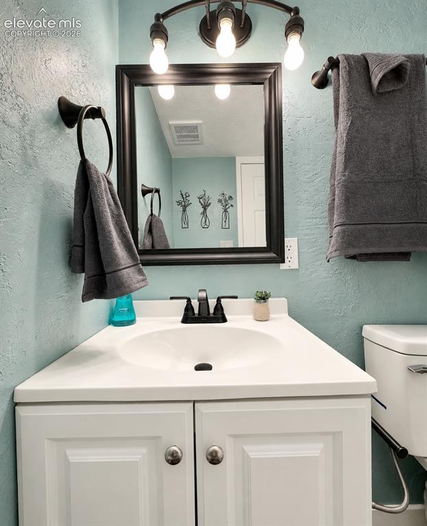 Image 12 of 15: Bathroom