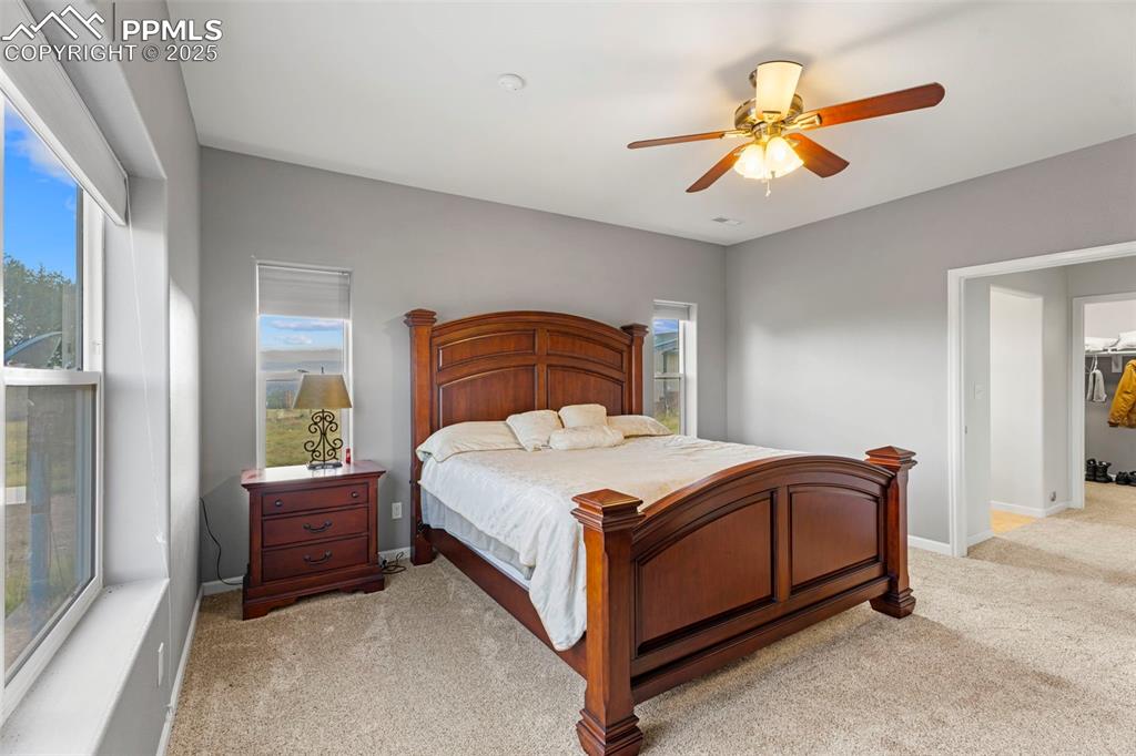 Image 17 of 50: Bedroom