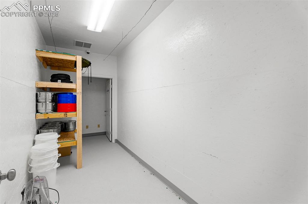 Image 32 of 50: Storage