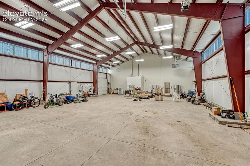 Image 10 of 41: Garage