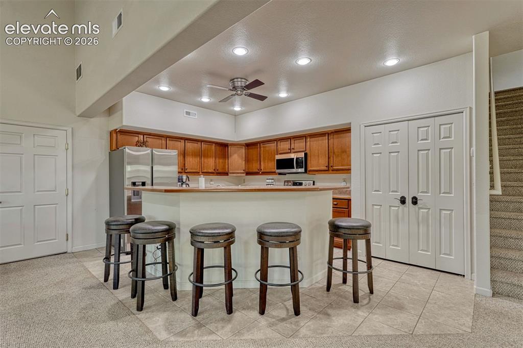 Image 7 of 41: Kitchen