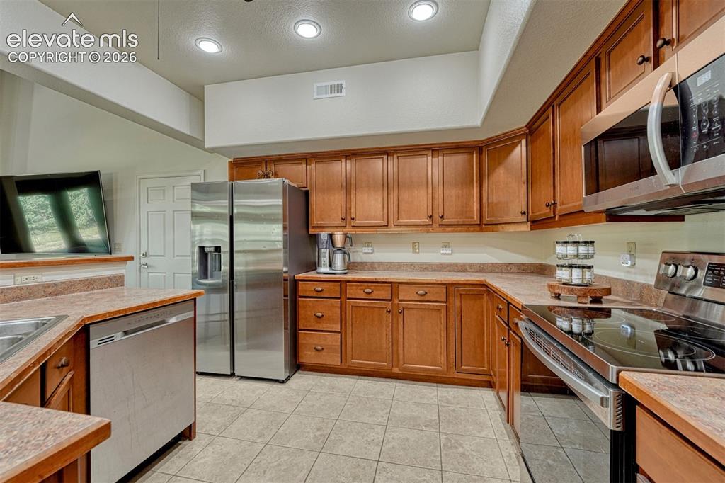 Image 8 of 41: Kitchen