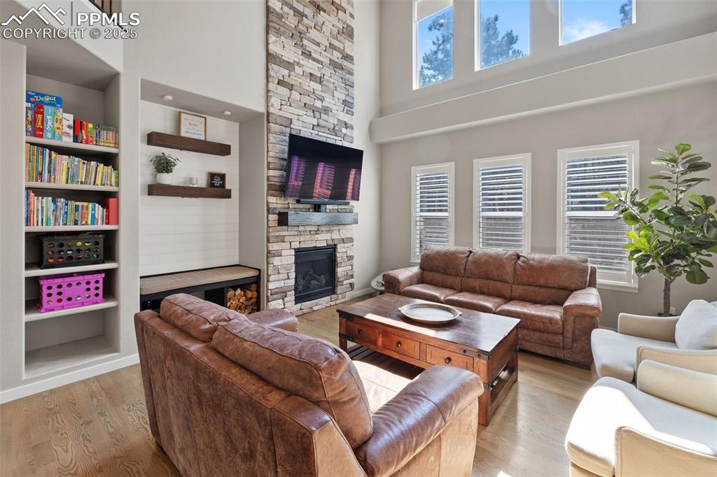 Image 15 of 48: Living Room