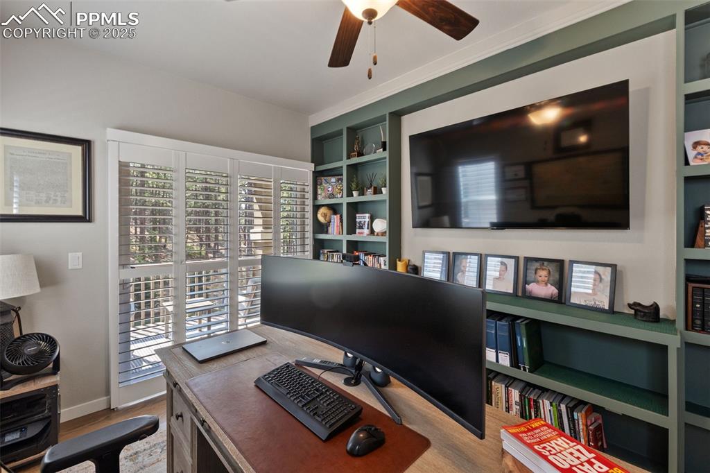 Image 19 of 48: Office