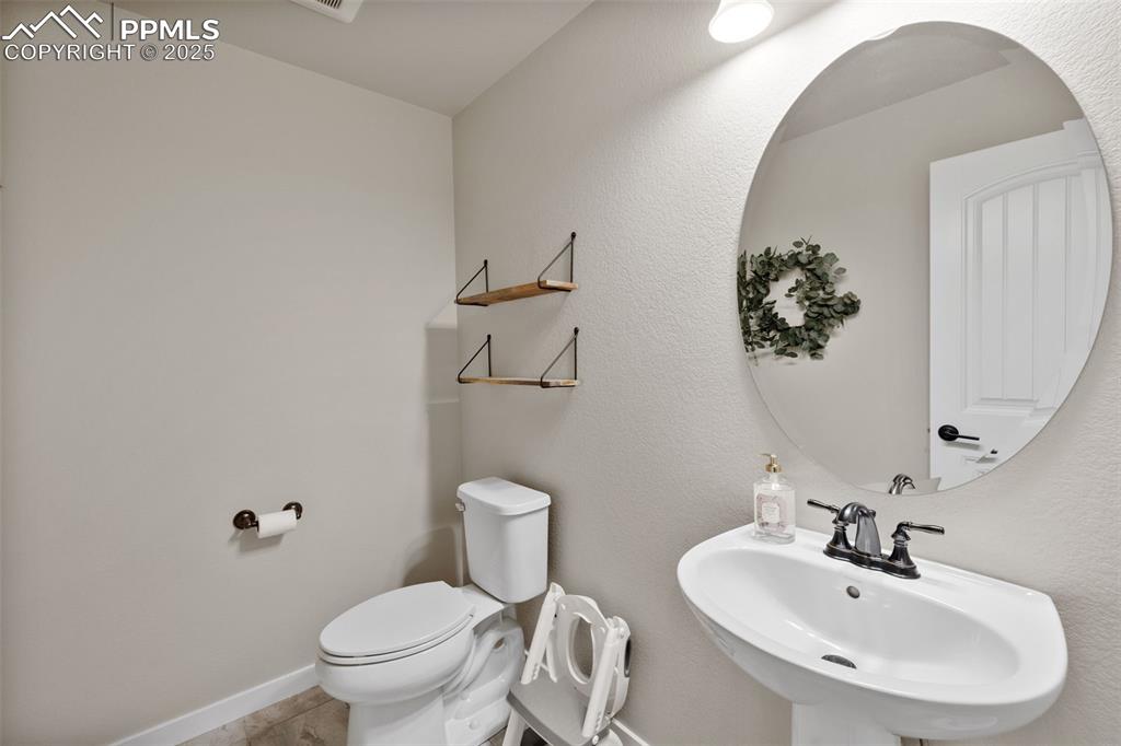 Image 20 of 48: Bathroom