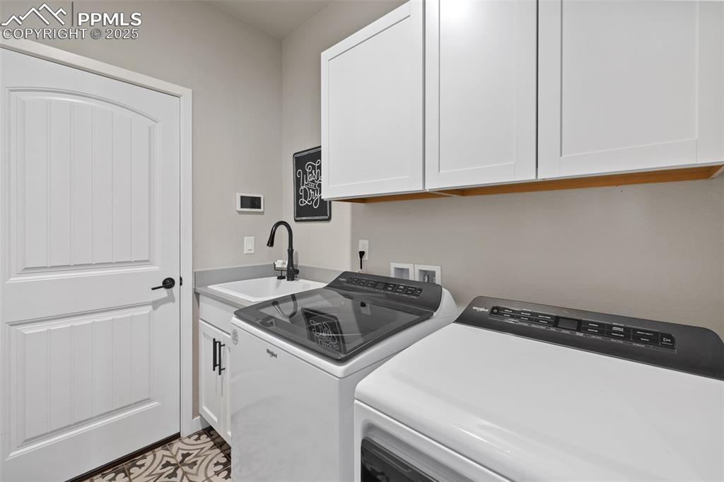 Image 21 of 48: Laundry