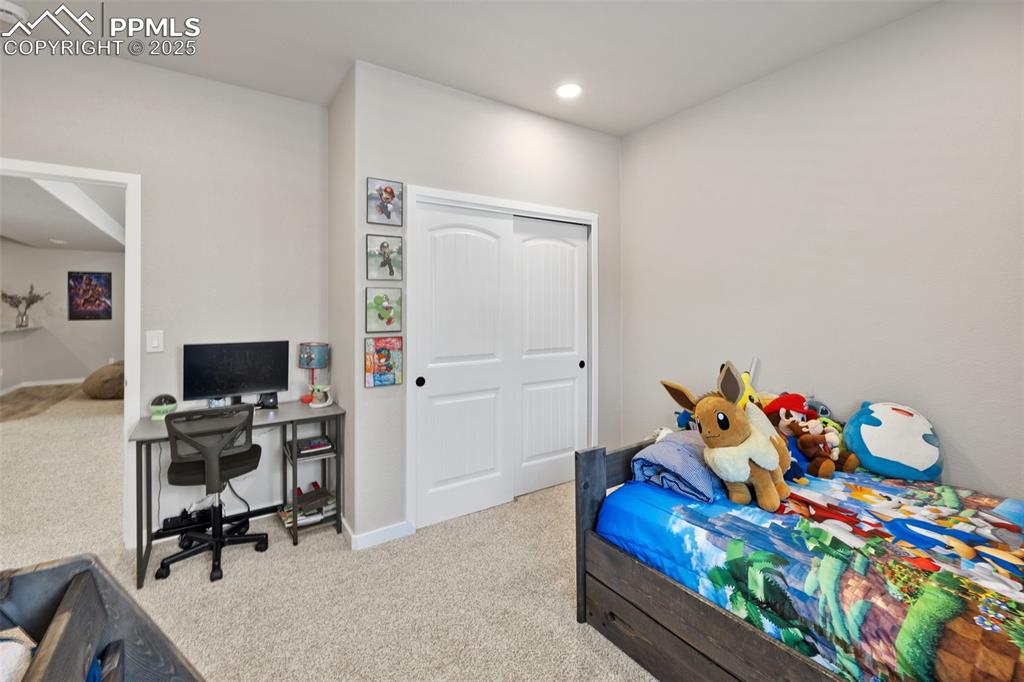 Image 41 of 48: Bedroom