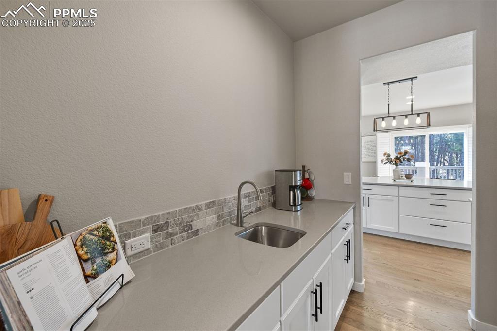 Image 7 of 48: Kitchen