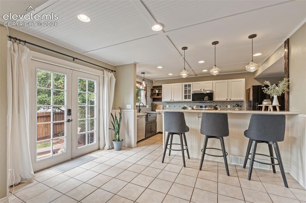 Image 11 of 48: Kitchen