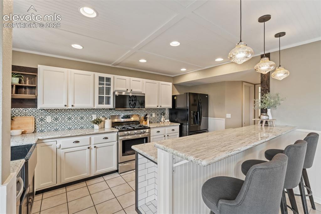Image 13 of 48: Kitchen