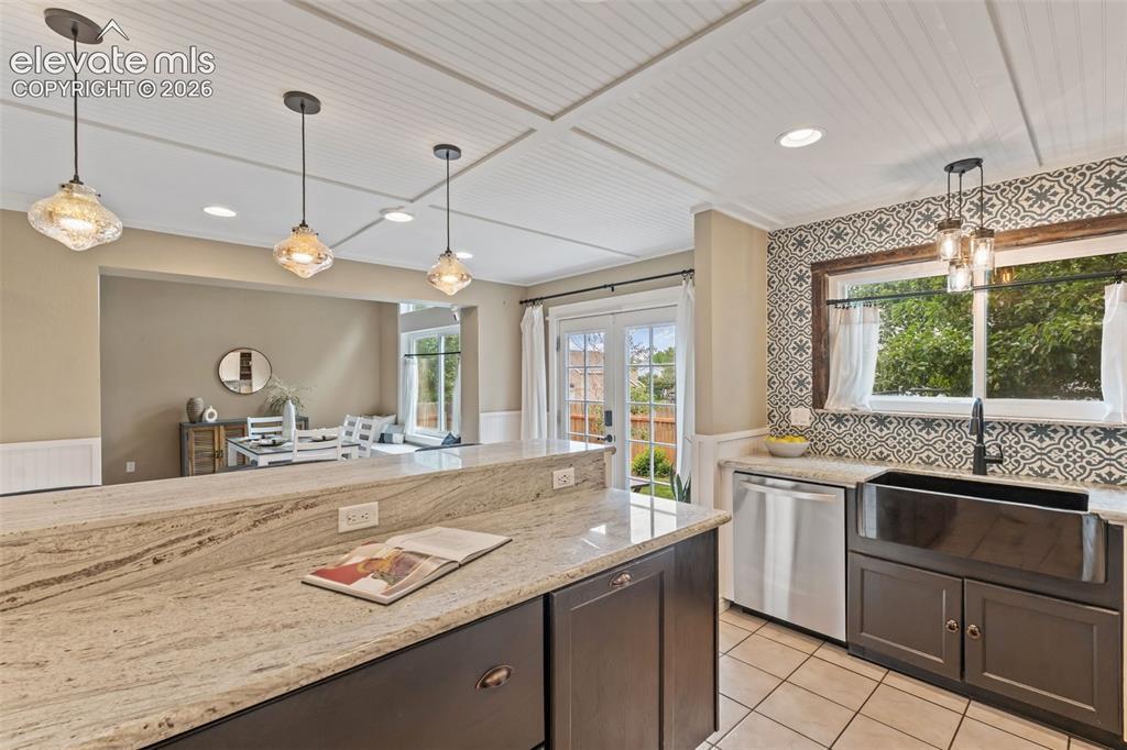 Image 15 of 48: Kitchen