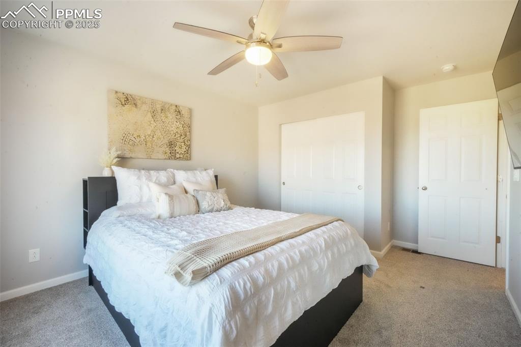 Image 33 of 50: Bedroom with carpet flooring and ceiling fan