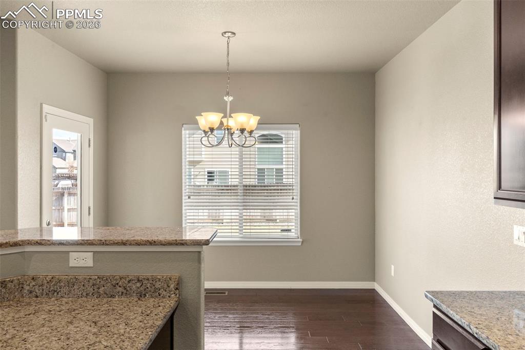 Image 11 of 40: Dining Area