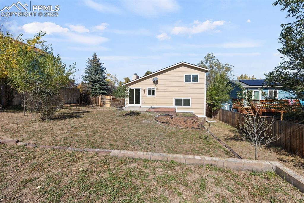 Image 22 of 32: Backyard