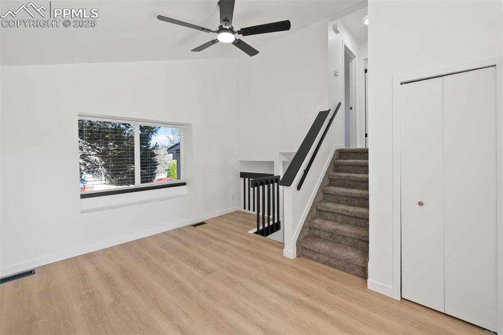 Image 6 of 32: Living Room