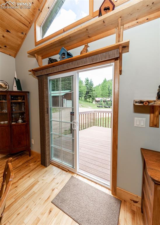 Image 22 of 50: Entry