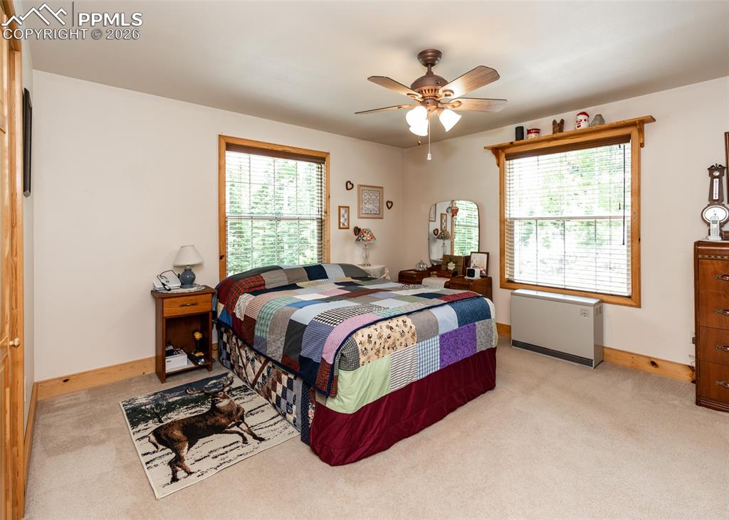 Image 38 of 50: Bedroom