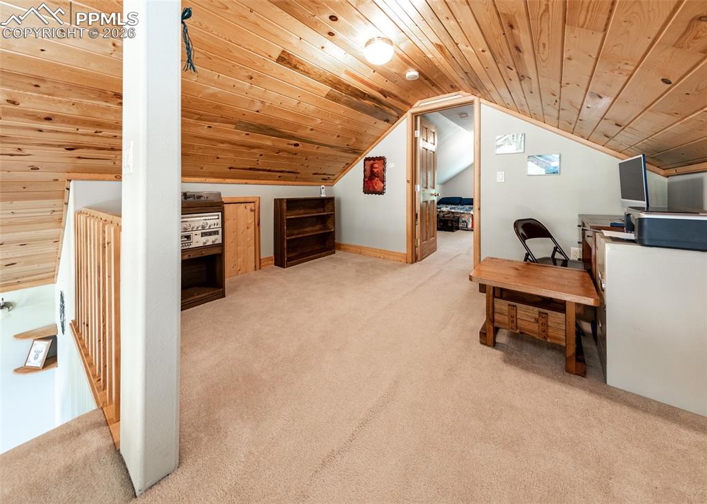 Image 45 of 50: Office