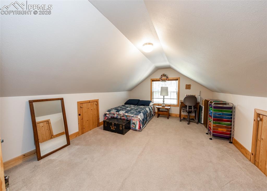 Image 46 of 50: Bedroom