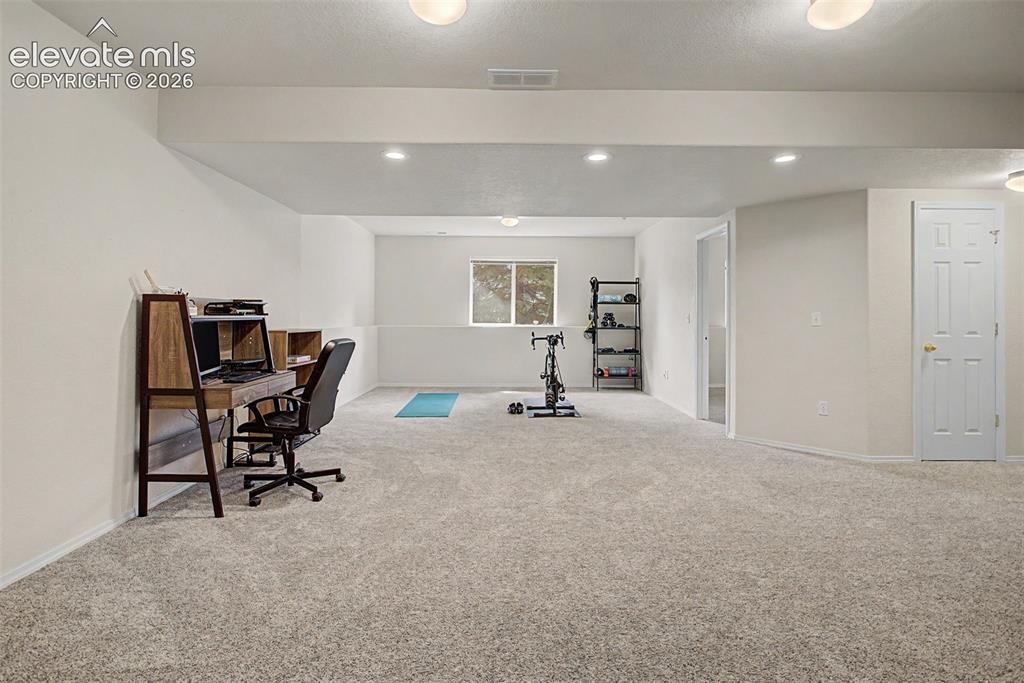 Image 16 of 32: Office