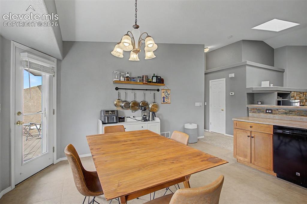 Image 9 of 32: Dining Area