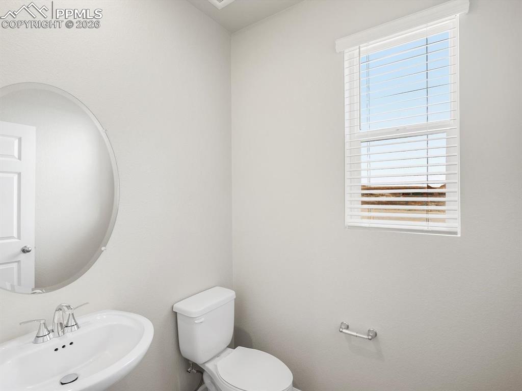 Image 11 of 27: Bathroom