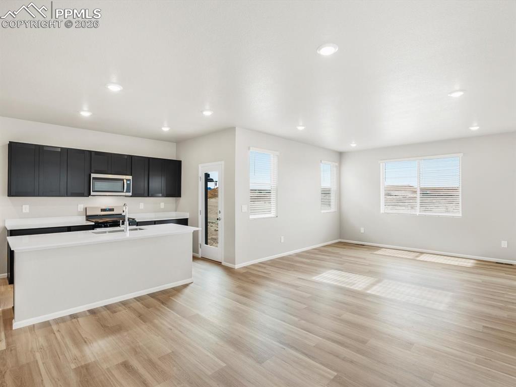 Image 3 of 27: Kitchen