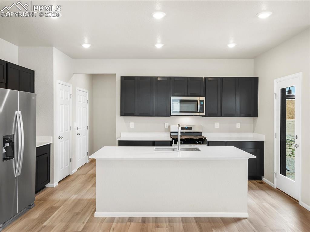 Image 5 of 27: Kitchen