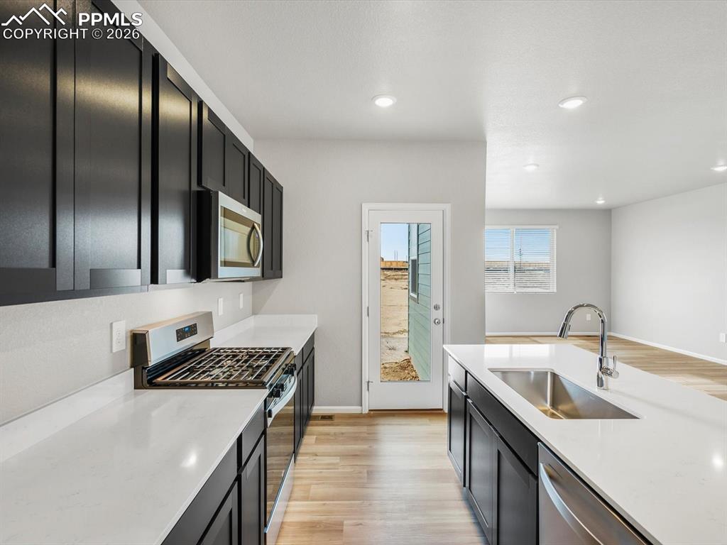 Image 8 of 27: Kitchen