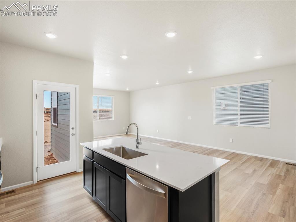 Image 9 of 27: Kitchen