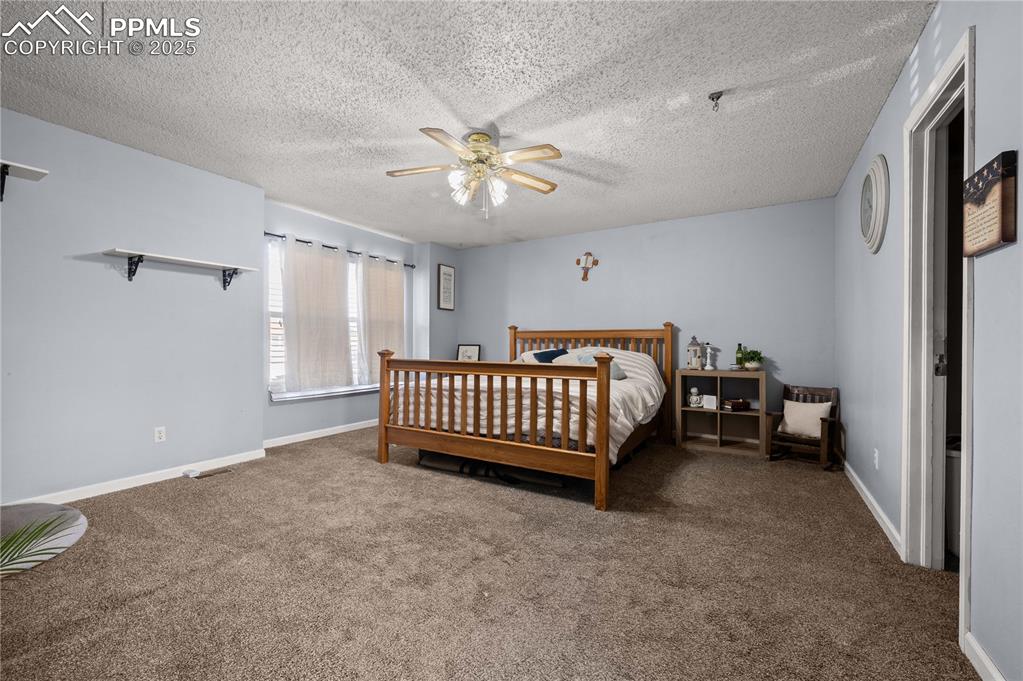 Image 10 of 30: Bedroom