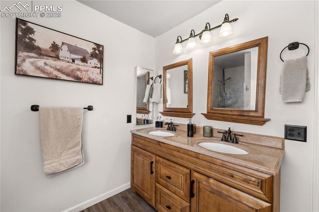 Image 19 of 30: Bathroom