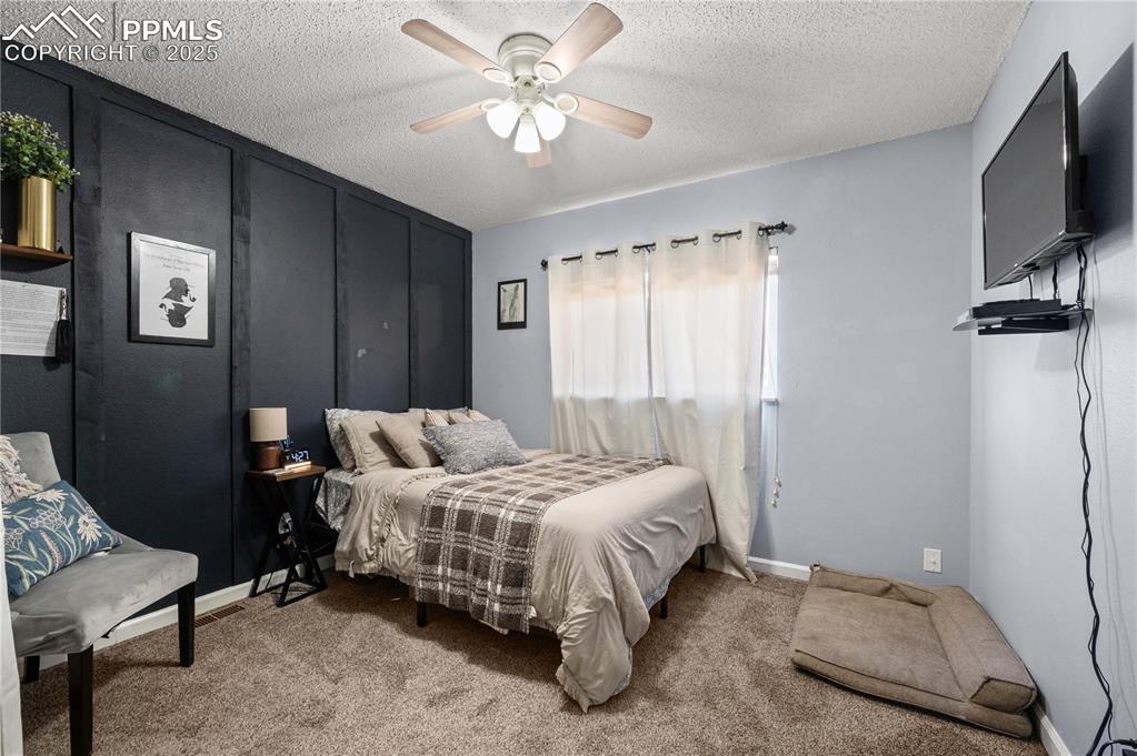 Image 7 of 30: Bedroom