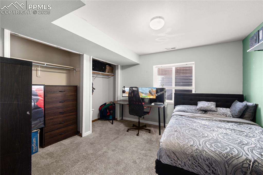 Image 9 of 30: Bedroom