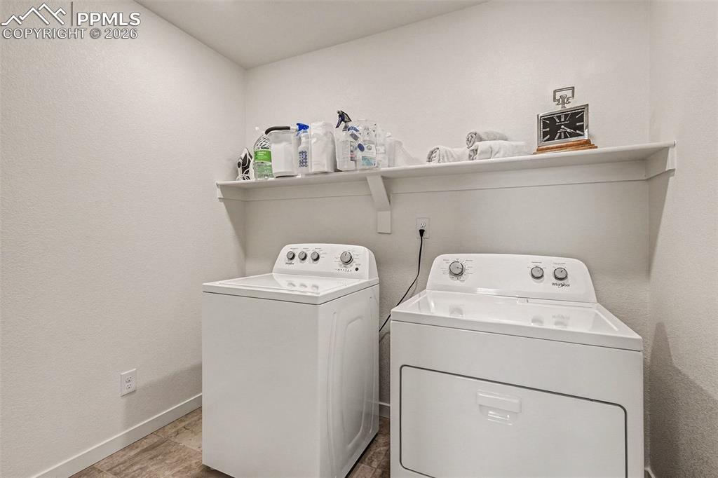 Image 18 of 22: Convenient upstairs laundry room!