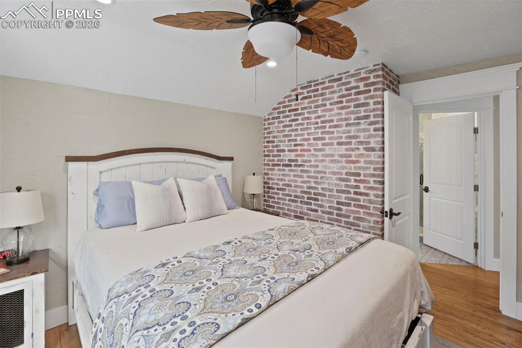 Image 17 of 49: Bedroom