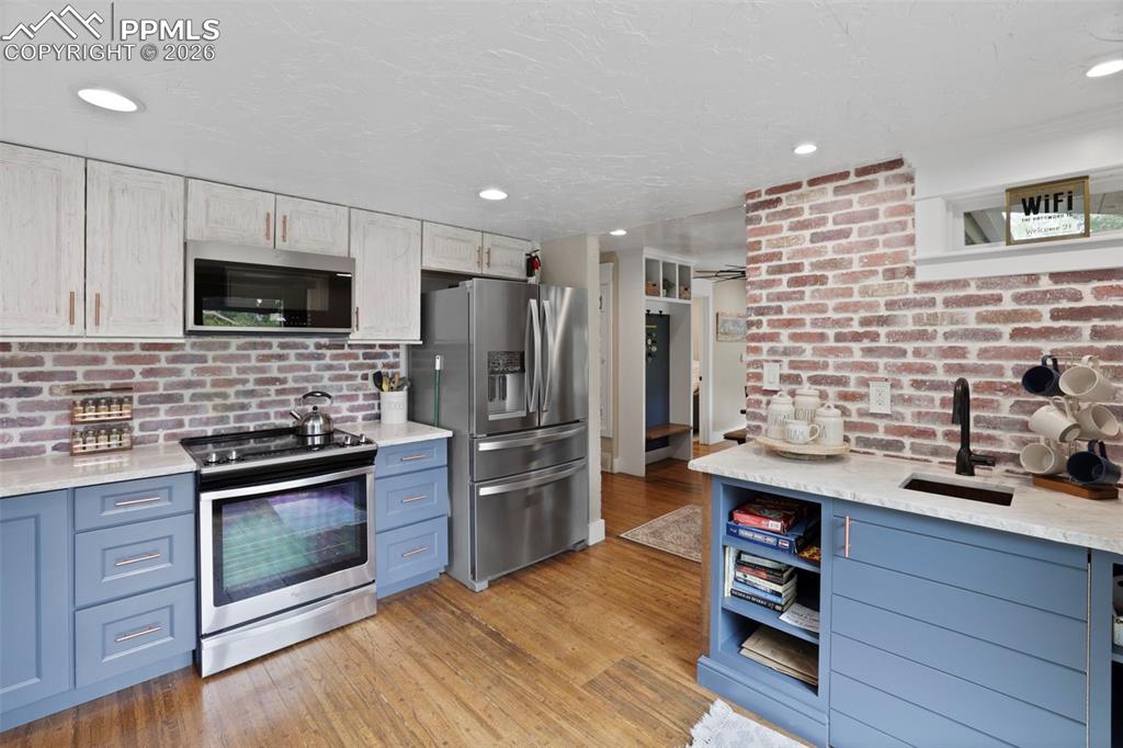 Image 9 of 49: Kitchen