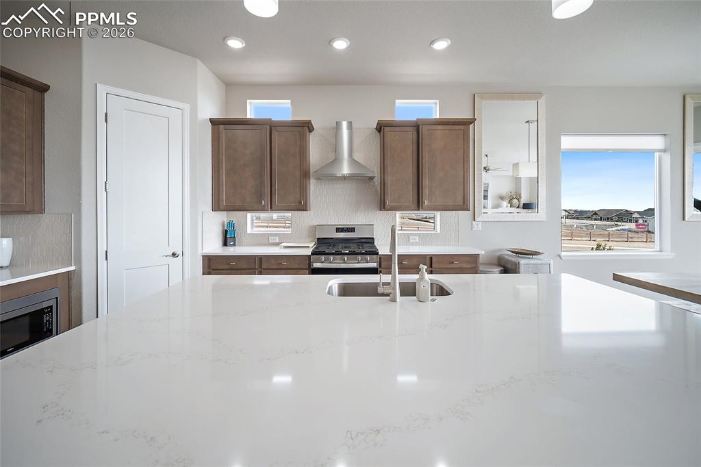 Image 11 of 50: Kitchen