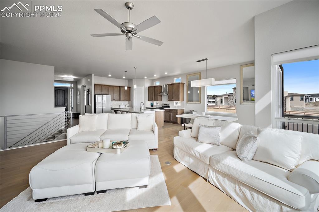 Image 17 of 50: Living Room