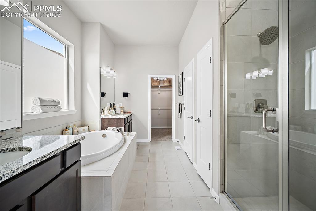 Image 26 of 50: Bathroom