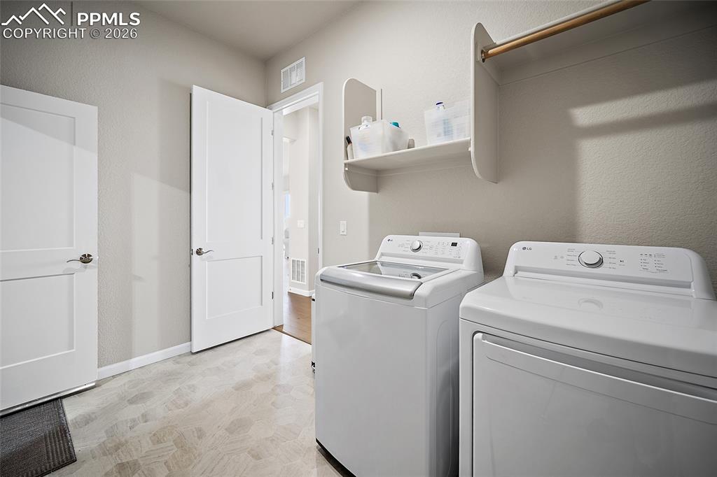 Image 31 of 50: Laundry