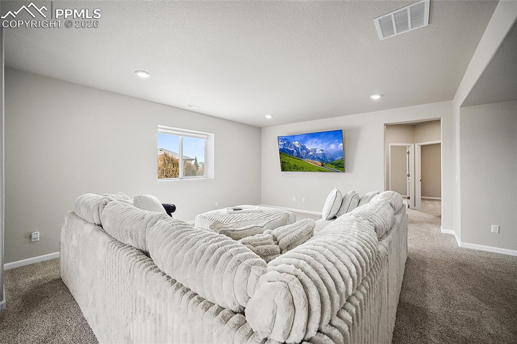 Image 35 of 50: Living Room