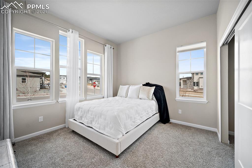 Image 4 of 50: Bedroom