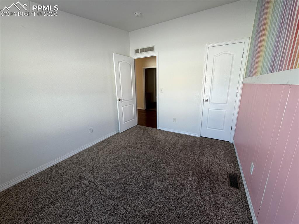 Image 10 of 17: Bedroom