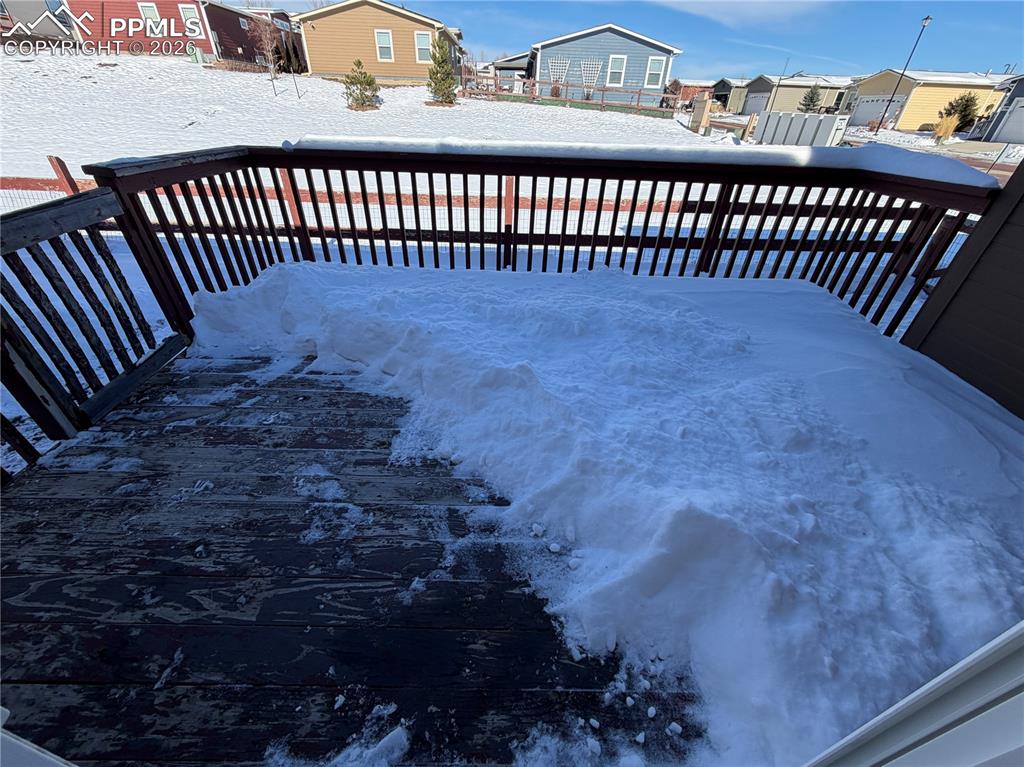 Image 15 of 17: Deck