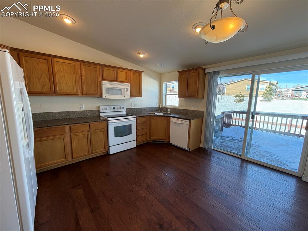 Image 4 of 17: Kitchen